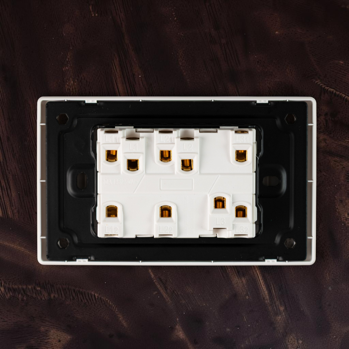 Interruptor 3 Botones Triple 2000w Lumistar