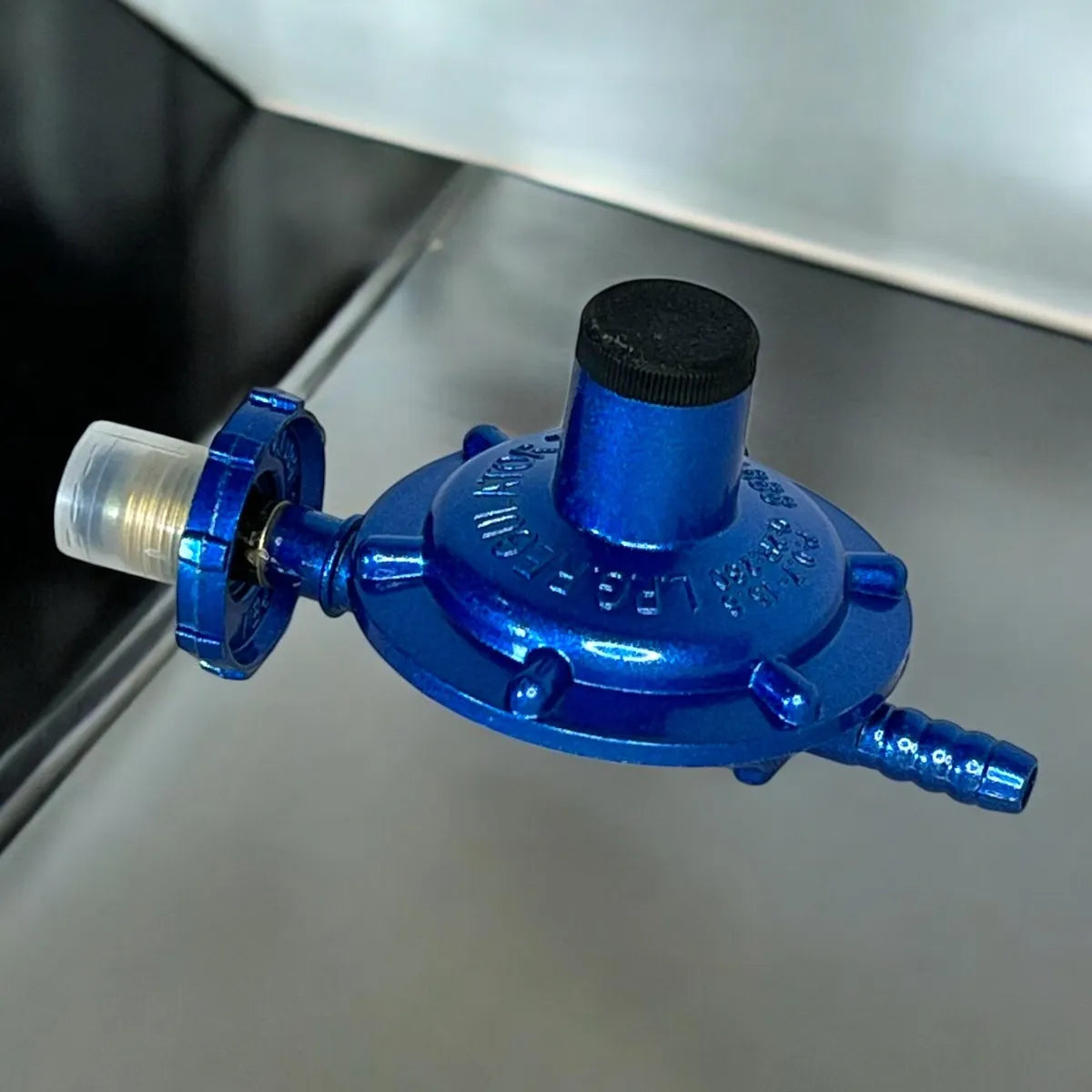 Regulador De Gas Para Bombona 18/43kg Azul Rosca 7/8 Exxel