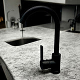 Griferia De Fregadero Cuello Alto Negro Mate Orus