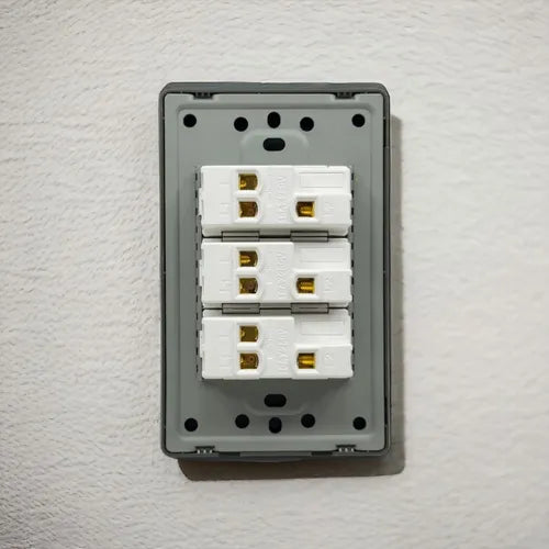 Interruptor Triple Elite 3 Way Plata 127-250V 16AMP Lumistar - GASKA