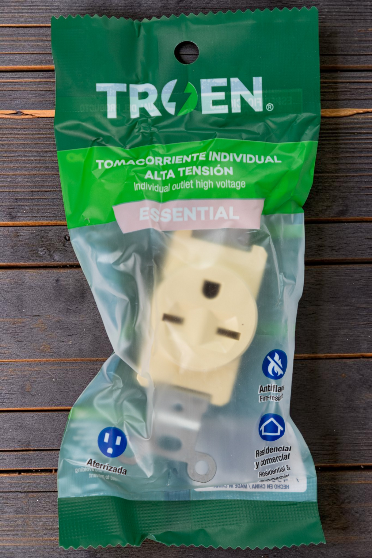 Toma Corriente Sencillo Empotar 15amp 220v Troen