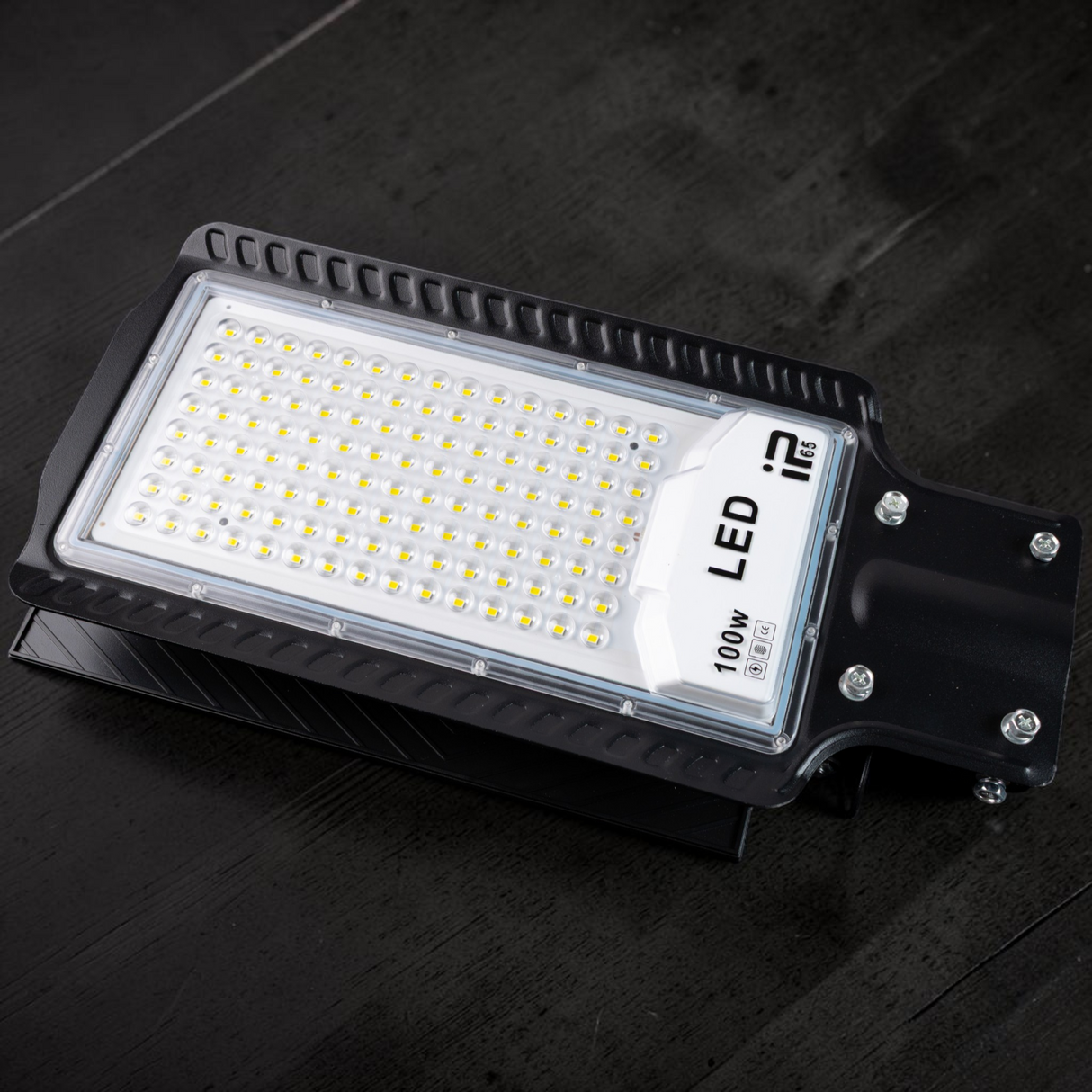 Reflector De Alumbrado Público Led Solar 100w 85v-265 Raptor