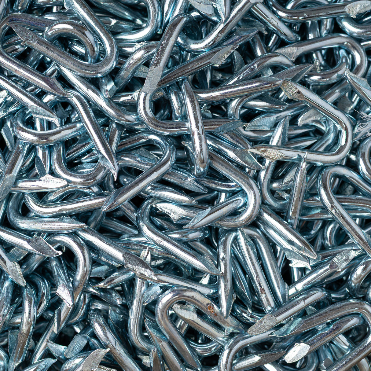 Grapas Para Alambre De Púas Bulto De 1kg Exxel