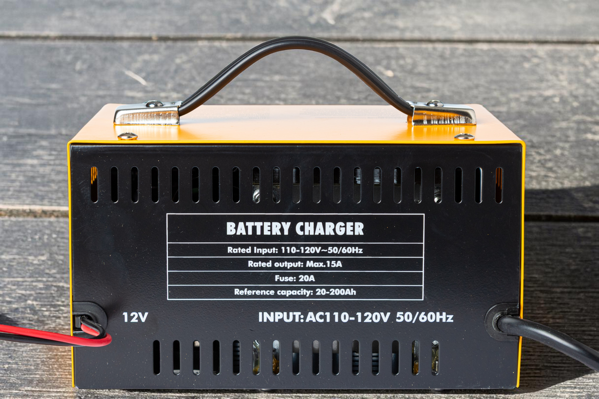 Cargador De Batería 12v Moto Carro Camión Hoteche