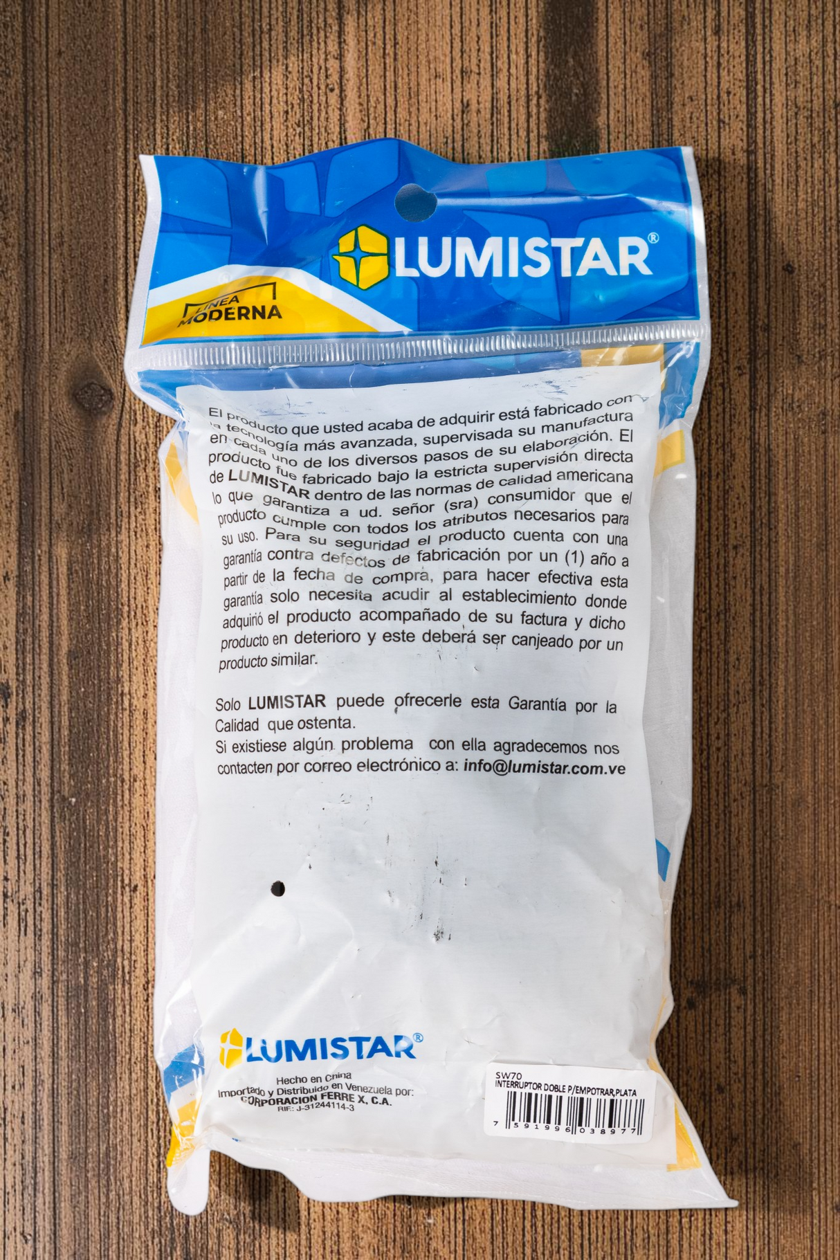 Interruptor Doble Línea Moderna Color Plata Lumistar - GASKA